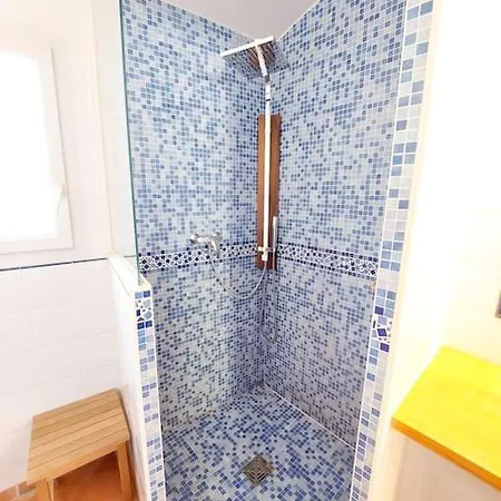 Au Pradet Avec Piscine Les Pieds Dans L'eau *